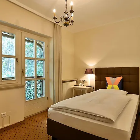 ホテル Dermuth Klagenfurt 4*