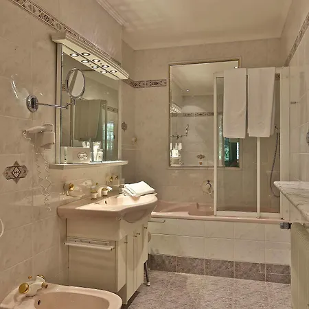 ホテル Dermuth Klagenfurt 4*